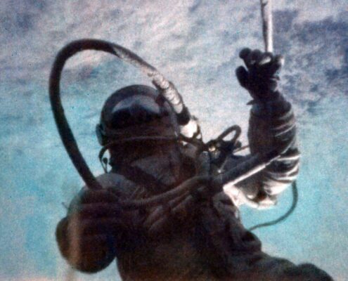 01 leonov out leonov