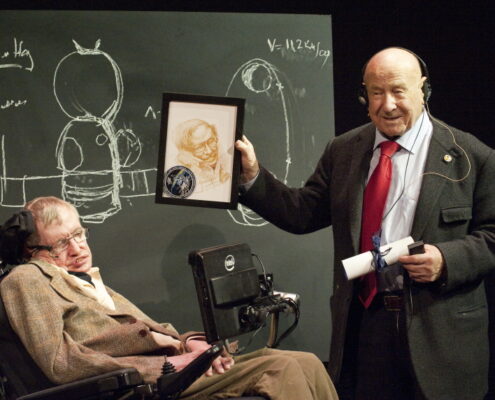 05 Alexei-Leonov-presents-his-drawing-to-Prof-Stephen-Hawking alexei